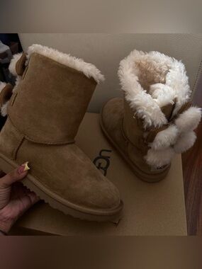 UGG Bailey Bow Snugscape Boots in Chestnut
